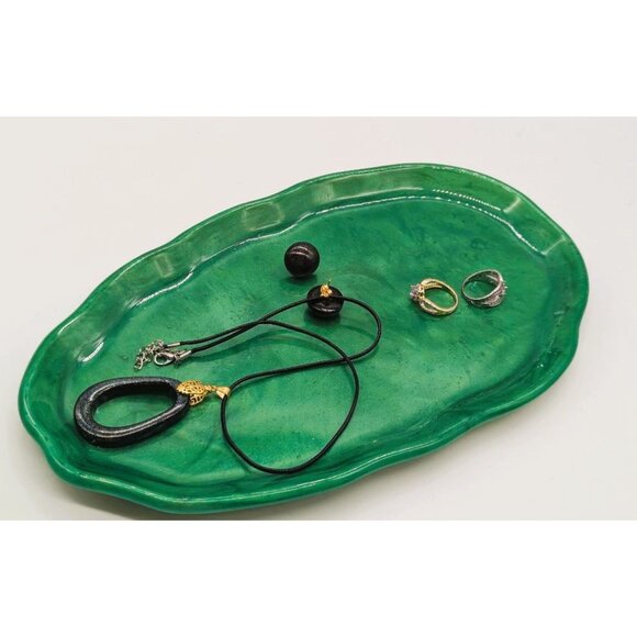 Leaf-Shaped Tray Resin Green NEW 11 Inches Handmade - Picture 2 of 6